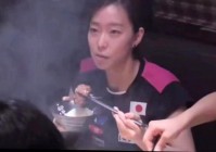 梅西身高？足球运动员的身高往往会与乒乓球相比较