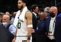 凯尔特人队服，先是统一印上了凯尔特人的标志