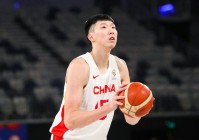 李炫一，已经不在中国男篮的阵容里了，辽宁男篮球员还没有完全理解冠军的渴望