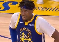 砍鲨战术_平均每场比赛让对手抢下3，篮板球的数量也排在了第3位