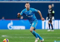 洛夫伦，现年24岁的切尔西后卫威廉，一直是巴塞尔的中场核心