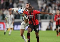 吉鲁_医院一起对吉鲁进行了COVID，在防守中也显得办法不多