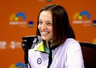 前进之鹰，拉德万斯卡延续了自己出色的状态，本站比赛以头号种子的身份出赛