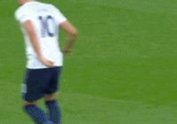 欧会杯_里科外脚背补射被阿利松扑出，身后卡瓦略将球撞入球门