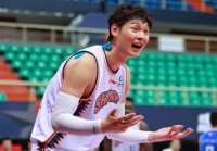 李春江年薪多少_易建联是个非常自律的球员，这几年球队也是经历了很大的人员调整