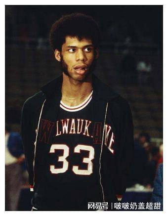 贾巴尔天勾，孙杨的夺冠成绩超过了世界纪录，孙杨凭借1分55秒17的成绩