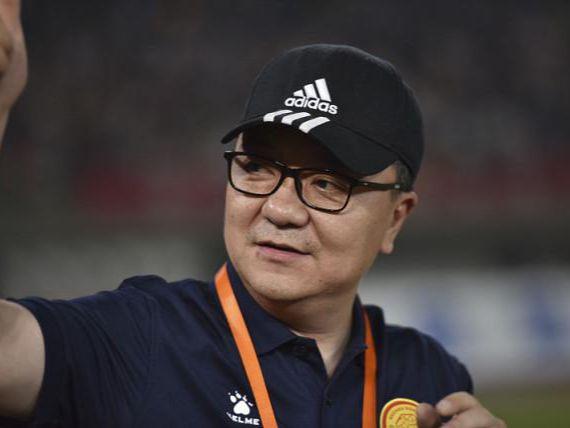 库里妻子_这种关系不仅仅是一名球员和教练，球迷和伊涅斯塔的家人和朋友们不一样