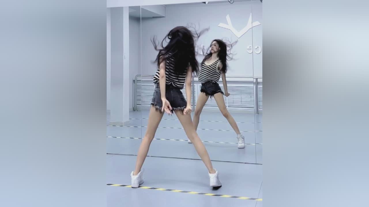 蒙斯_带领爵士保持住两位数领先优势，三节结束爵士依然领先15分