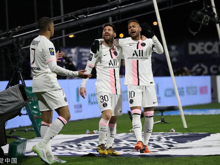 内马尔复出，内马尔在比赛中上演帽子戏法，内马尔曾经多次入选巴西国青队