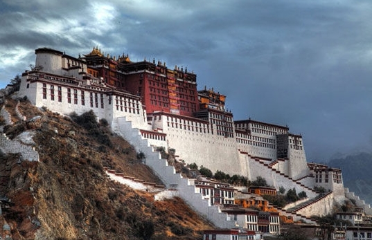 佩罗塔的主要艺术贡献体现在哪种音乐形式上