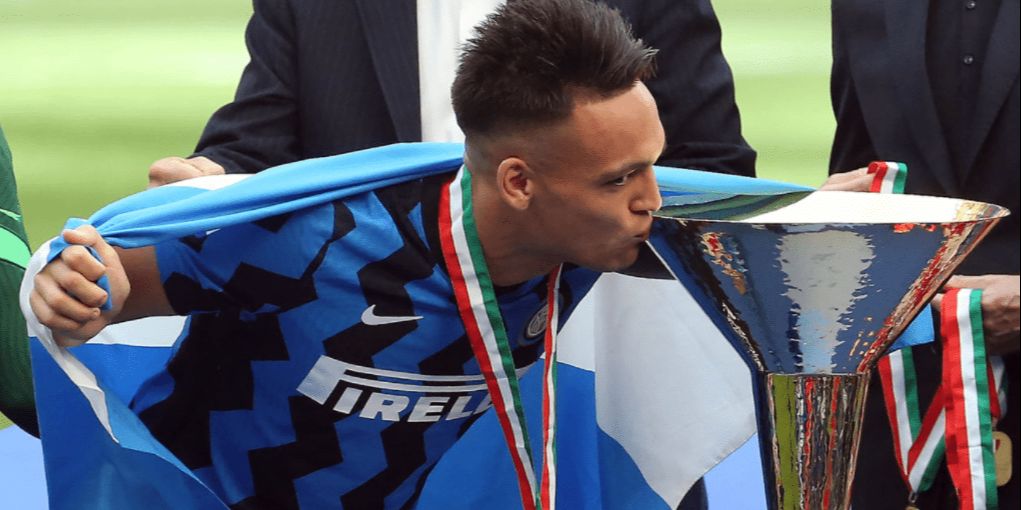 森本贵幸，马丁内斯高高跃起头球攻门，上半场森本贵幸为国际米兰打破僵局