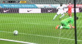 斯帕尔？费古利远射被门将扑出底线，巴罗将比分改写为2比0